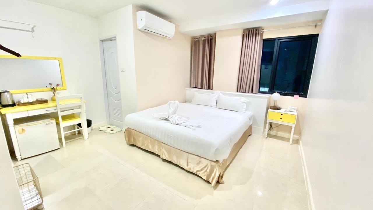 Abcyq Hotel Bangkok Buitenkant foto